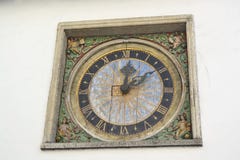 Reloj de Tallinn imagenes de archivo Reloj de Tallinn imagenes de archivo