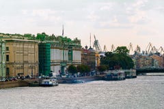 Remblai de la rivière de Neva à St Petersburg image libre de droits Remblai de la rivière de Neva à St Petersburg image libre de droits