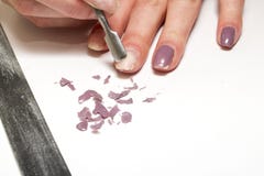 Remoção do verniz para as unhas em um fundo branco natural foto de stock Remoção do verniz para as unhas em um fundo branco natural foto de stock