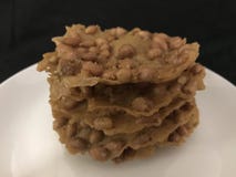 Rempeyek Kacang ή κροτίδες φυστικιών στοκ εικόνα με δικαίωμα ελεύθερης χρήσης Rempeyek Kacang ή κροτίδες φυστικιών στοκ εικόνα με δικαίωμα ελεύθερης χρήσης