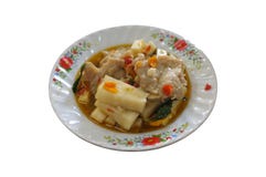 Remuez la pousse épicée frite de noix de coco, boule de poissons avec de la sauce à huître image stock Remuez la pousse épicée frite de noix de coco, boule de poissons avec de la sauce à huître image stock