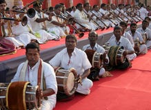 Rendement de groupe de la musique traditionnelle indienne photo stock Rendement de groupe de la musique traditionnelle indienne photo stock