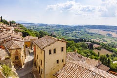 Renässanshus och fält av Montepulciano, Italien arkivfoto Renässanshus och fält av Montepulciano, Italien arkivfoto