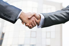 Reparto del gran negocio contra la oficina builing imagen de archivo libre de regalías Reparto del gran negocio contra la oficina builing imagen de archivo libre de regalías