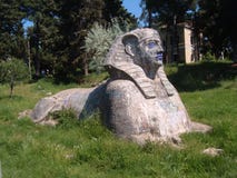 Reproduction de sphinx avec le maquillage de graffiti photo stock Reproduction de sphinx avec le maquillage de graffiti photo stock