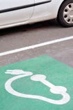 Reserverad parkeringsplats för elektriska medel vektor illustrationer Reserverad parkeringsplats för elektriska medel vektor illustrationer