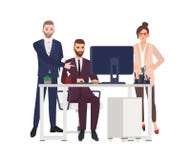 Responsabili maschii che lavorano al computer all'ufficio, facente le correzioni nel progetto, lavoratrice arrabbiata o capo che royalty illustrazione gratis Responsabili maschii che lavorano al computer all'ufficio, facente le correzioni nel progetto, lavoratrice arrabbiata o capo che royalty illustrazione gratis