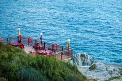 Restauracja na plaży, śniadanie na wodzie obraz stock Restauracja na plaży, śniadanie na wodzie obraz stock