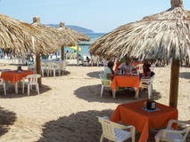 Restaurante en la playa arenosa imágenes de archivo libres de regalías Restaurante en la playa arenosa imágenes de archivo libres de regalías