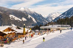 Restaurante no coração de esqui de Planai & de Hochwurzen do Schladming-Dachstein Styria, ?ustria, Europa fotos de stock Restaurante no coração de esqui de Planai & de Hochwurzen do Schladming-Dachstein Styria, ?ustria, Europa fotos de stock