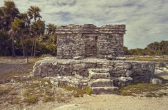 Resti di piccola costruzione che data dalla civilizzazione maya fotografia stock Resti di piccola costruzione che data dalla civilizzazione maya fotografia stock
