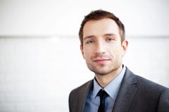 Retrato considerável do homem de negócios foto de stock royalty free Retrato considerável do homem de negócios foto de stock royalty free