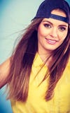 Retrato da menina na moda alegre Imagem de Stock Royalty Free Retrato da menina na moda alegre Imagem de Stock Royalty Free