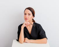 Retrato da mulher no estilo do lagom com chave do metal imagem de stock Retrato da mulher no estilo do lagom com chave do metal imagem de stock