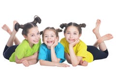 Retrato das meninas bonitos que levantam no fundo branco fotografia de stock royalty free Retrato das meninas bonitos que levantam no fundo branco fotografia de stock royalty free