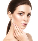 Retrato de la cara de la mujer de la belleza Girl modelo hermoso con la piel limpia fresca perfecta fotos de archivo libres de regalías Retrato de la cara de la mujer de la belleza Girl modelo hermoso con la piel limpia fresca perfecta fotos de archivo libres de regalías