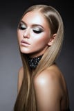 Retrato de la cara de la mujer de la belleza Girl modelo hermoso con la piel limpia fresca perfecta fotos de archivo Retrato de la cara de la mujer de la belleza Girl modelo hermoso con la piel limpia fresca perfecta fotos de archivo