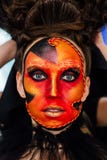 Retrato de uma menina com uma composição do carnaval no formulário Olha como uma máscara da era vitoriano Foto de Stock Retrato de uma menina com uma composição do carnaval no formulário Olha como uma máscara da era vitoriano Foto de Stock