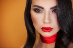 Retrato del artista de maquillaje profesional de la muchacha hermosa de la muchacha imágenes de archivo libres de regalías Retrato del artista de maquillaje profesional de la muchacha hermosa de la muchacha imágenes de archivo libres de regalías