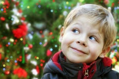 Retrato del niño de la Navidad imagen de archivo libre de regalías Retrato del niño de la Navidad imagen de archivo libre de regalías