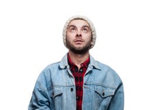 Retrato do homem novo feliz de sorriso que olha acima - isolado no branco imagem de stock Retrato do homem novo feliz de sorriso que olha acima - isolado no branco imagem de stock