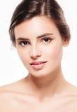 Retrato hermoso joven de la belleza del primer de la cara de la mujer con la piel sana de la naturaleza y el maquillaje perfecto Foto de archivo Retrato hermoso joven de la belleza del primer de la cara de la mujer con la piel sana de la naturaleza y el maquillaje perfecto Foto de archivo