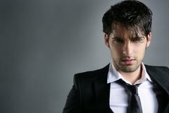 Retrato na moda do penteado do homem novo do terno da forma fotos de stock Retrato na moda do penteado do homem novo do terno da forma fotos de stock