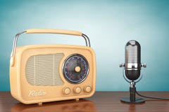Retro radio i rocznika mikrofon fotografia royalty free Retro radio i rocznika mikrofon fotografia royalty free