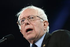 Reunião de Bernie Sanders em St Charles, Missouri imagem de stock Reunião de Bernie Sanders em St Charles, Missouri imagem de stock