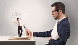 Reusachtige zakenman die kleine zakenman guting stock foto's Reusachtige zakenman die kleine zakenman guting stock foto's