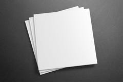 Revista/folleto cuadrados en blanco sobre el fondo del grunge ilustración del vector Revista/folleto cuadrados en blanco sobre el fondo del grunge ilustración del vector