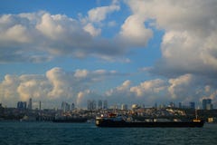 Revêtement sur Bosphorus, Istanbul, Turquie photographie stock libre de droits Revêtement sur Bosphorus, Istanbul, Turquie photographie stock libre de droits