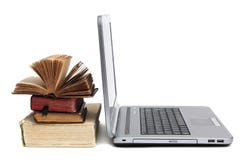 rezerwuje laptop starego zdjęcia stock rezerwuje laptop starego zdjęcia stock