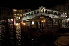 Rialto-Brücke am Abend stockfotos Rialto-Brücke am Abend stockfotos