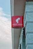 Riazan, Russie - 1er septembre 2017 Logo de Julius Meinl sur le mur de la rue de Riazan photos stock Riazan, Russie - 1er septembre 2017 Logo de Julius Meinl sur le mur de la rue de Riazan photos stock