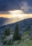 Ridge Parkway Light Rays Landscape bleu Asheville OR photographie stock Ridge Parkway Light Rays Landscape bleu Asheville OR photographie stock