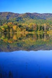 Riflessione del lago immagini stock libere da diritti Riflessione del lago immagini stock libere da diritti
