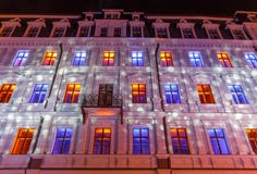 RIGA, LETTLAND, AM 17. NOVEMBER 2017: Festival Staro Riga, strahlendes Riga, das 99. Jahrestag von Unabhängigkeit feiert stockbilder RIGA, LETTLAND, AM 17. NOVEMBER 2017: Festival Staro Riga, strahlendes Riga, das 99. Jahrestag von Unabhängigkeit feiert stockbilder