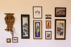 Riga, Lettonie - 15 novembre 2018 : Collage de vues avec des images de rue sur le mur texturisé plâtré blanc photos libres de droits Riga, Lettonie - 15 novembre 2018 : Collage de vues avec des images de rue sur le mur texturisé plâtré blanc photos libres de droits