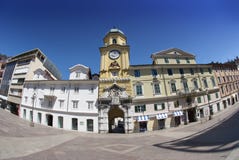 Rijeka barockt stadstorn i Kroatien Royaltyfria Bilder Rijeka barockt stadstorn i Kroatien Royaltyfria Bilder