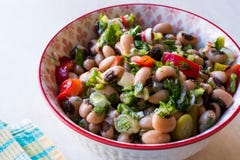 Rim Bean Salad com tomates, salsa e aneto/Borulce Salatasi/Salata imagens de stock Rim Bean Salad com tomates, salsa e aneto/Borulce Salatasi/Salata imagens de stock