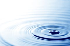 Rimpelingen in water royalty-vrije stock foto Rimpelingen in water royalty-vrije stock foto