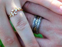 Ringe von eben heiratet stockbild Ringe von eben heiratet stockbild
