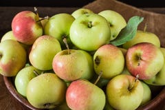 Ripe red and green apples on wooden background. Apples in bowl. Garden fruits. Autumn fruits. Autumn harvest. royalty free stock photo Ripe red and green apples on wooden background. Apples in bowl. Garden fruits. Autumn fruits. Autumn harvest. royalty free stock photo