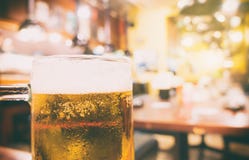 Ristorante della birra di Izakaya del giapponese con fondo Fotografia Stock Libera da Diritti Ristorante della birra di Izakaya del giapponese con fondo Fotografia Stock Libera da Diritti