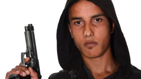 Ritratto del giovane con la pistola Ritratto del giovane con la pistola