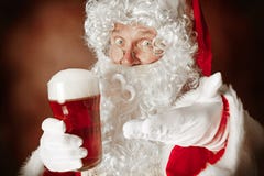 Ritratto dell'uomo in Santa Claus Costume fotografia stock Ritratto dell'uomo in Santa Claus Costume fotografia stock