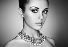 Ritratto di giovane bella donna con trucco del prfect fotografia stock libera da diritti Ritratto di giovane bella donna con trucco del prfect fotografia stock libera da diritti
