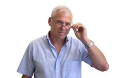 Ritratto di un uomo maturo bello con i vetri immagine stock Ritratto di un uomo maturo bello con i vetri immagine stock