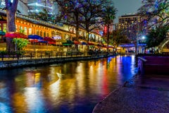 Riverwalk in San Antonio, Texas, bij Nacht stock foto Riverwalk in San Antonio, Texas, bij Nacht stock foto